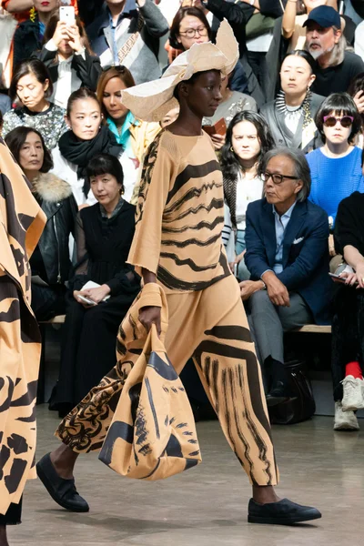 Look 12